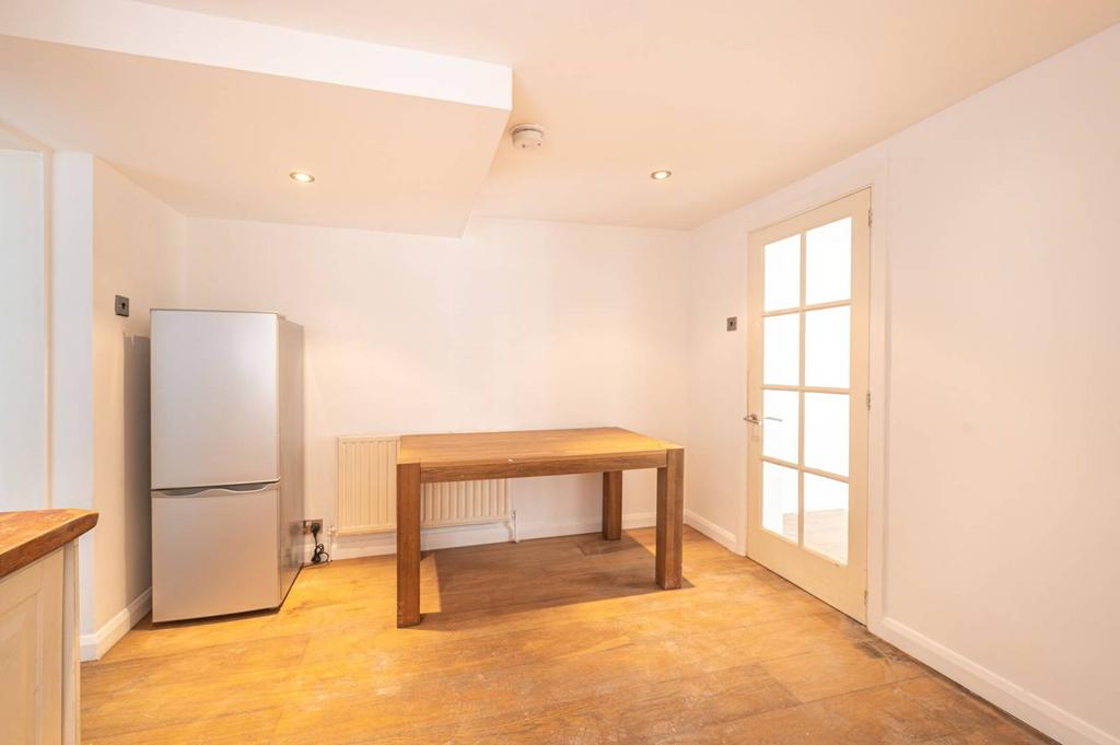 Cephas Avenue, Stepney, London, E1 1 bed flat £365,000