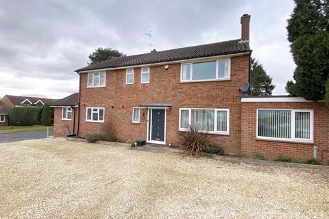 3 Long Close, Farnham Common, Slough, SL2 3EJ