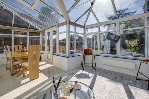 3 Long Close, Farnham Common, Slough, SL2 3EJ
