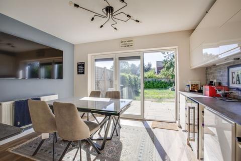 3 Long Close, Farnham Common, Slough, SL2 3EJ