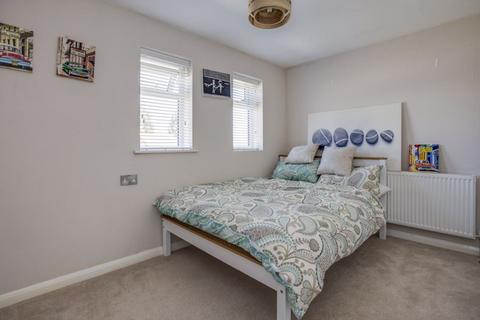 3 Long Close, Farnham Common, Slough, SL2 3EJ