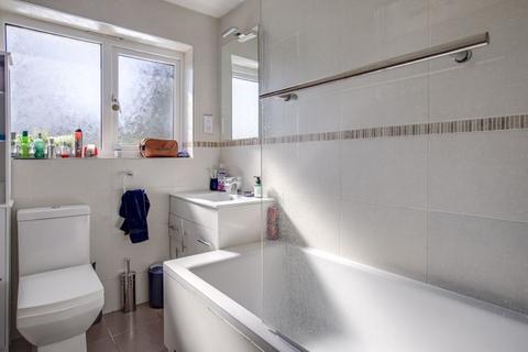 3 Long Close, Farnham Common, Slough, SL2 3EJ