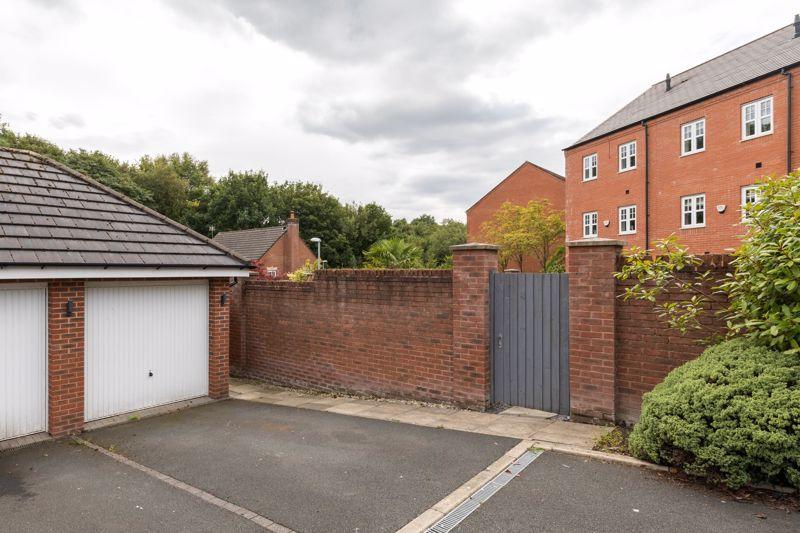 Mill Lane, Aspull, Wigan, WN2 1RA 3 bed terraced house £995 pcm (£230 pw)