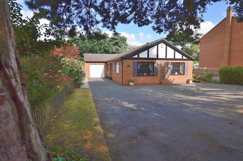 11 Woodland Drive, Woodhall Spa 3 bed detached bungalow for sale £350,000