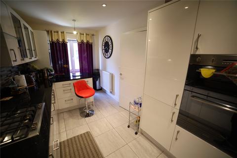 4 bedroom semi-detached house to rent, Tidman Road, Reading RG2