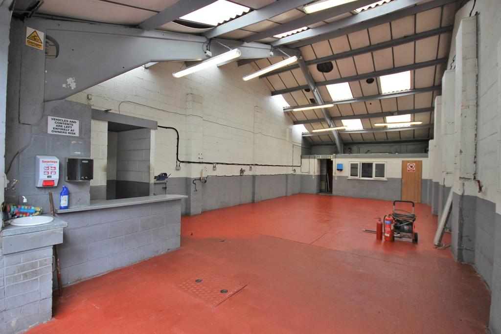 Violet Street, Widnes, WA8 Garage £650 pcm (£150 pw)