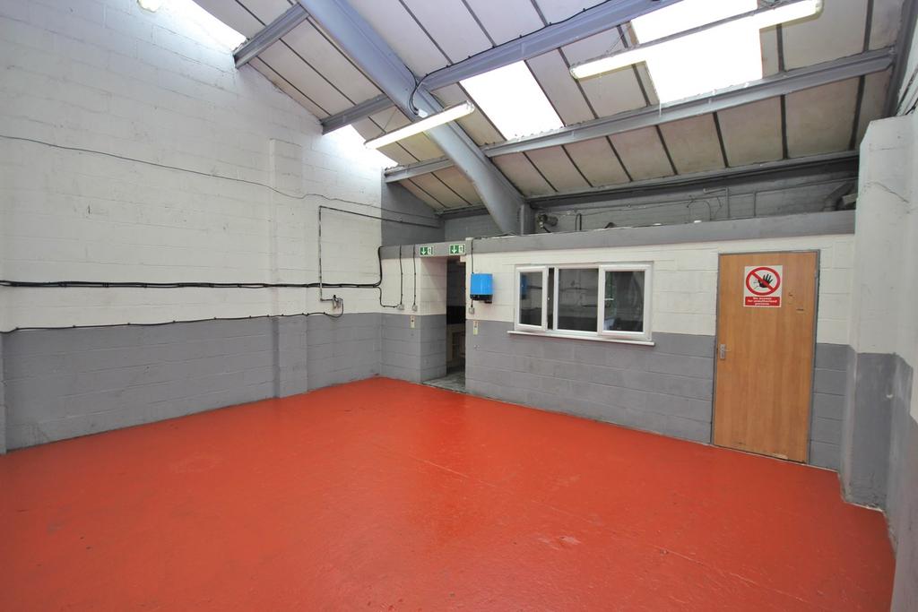 Violet Street, Widnes, WA8 Garage £650 pcm (£150 pw)