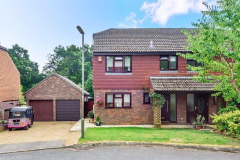 10 Crofts Close, Chiddingfold, Godalming, GU8 4SG