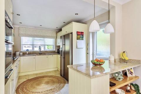 10 Crofts Close, Chiddingfold, Godalming, GU8 4SG