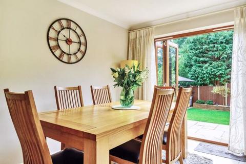 10 Crofts Close, Chiddingfold, Godalming, GU8 4SG