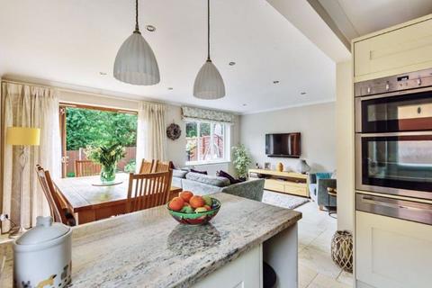 10 Crofts Close, Chiddingfold, Godalming, GU8 4SG