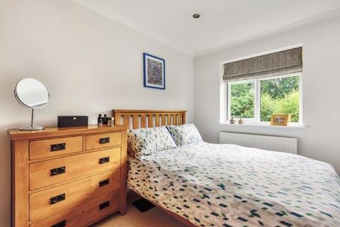 10 Crofts Close, Chiddingfold, Godalming, GU8 4SG