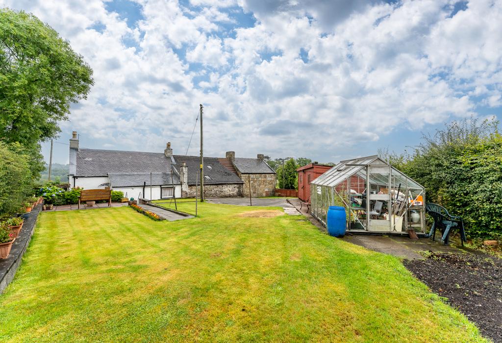 Fullshaw Smithy, Old Glasgow Road, Kilmarnock, Ayrshire 3 bed cottage