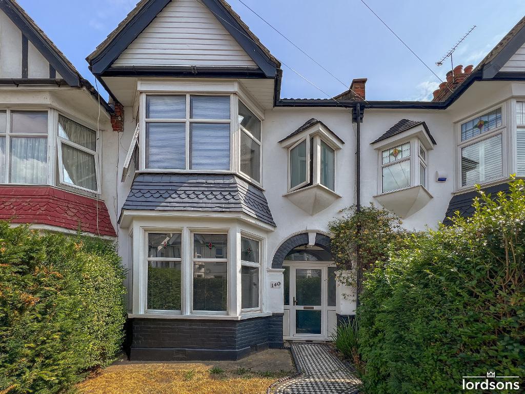 Westminster Drive, Westcliff On Sea, Essex, SS0 9SF 4 bed terraced
