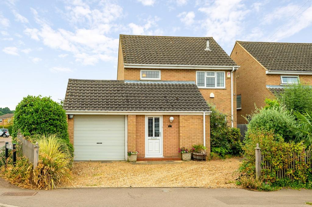 Maulden Road, Flitwick, MK45 4 bed detached house £430,000