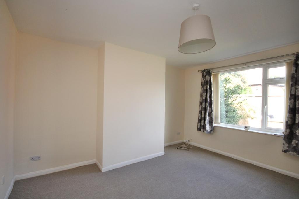 Banks Crescent, Warrington, WA4 3 bed semidetached house £185,000
