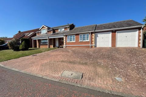 3 bedroom bungalow for sale - Bute Drive, High Spen