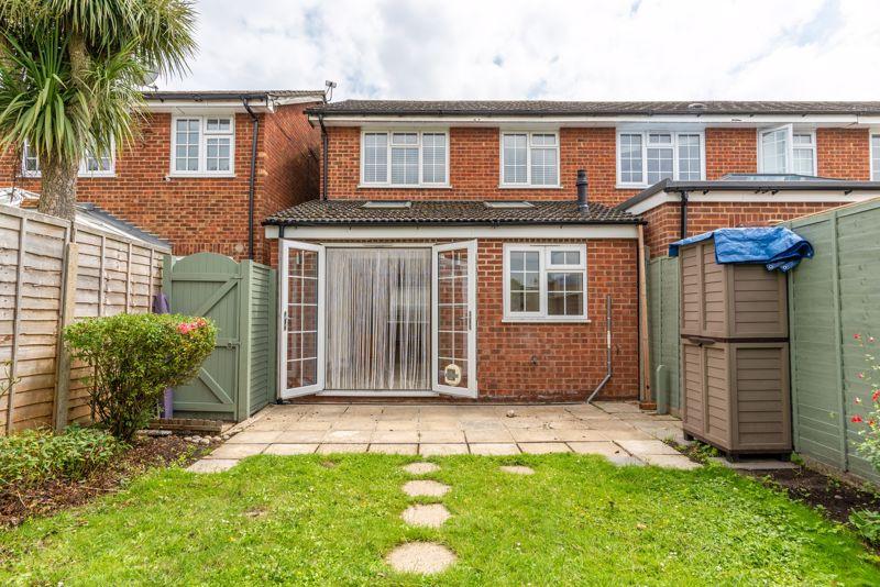 Dunsmore Road, WaltonOnThames 3 bed semidetached house £550,000