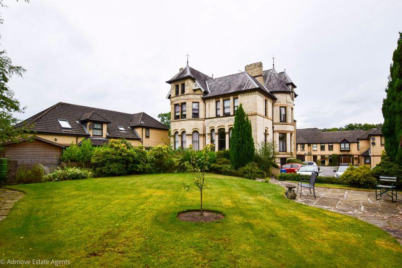 Dingle Bank Close, Lymm, WA13 0QR 1 bed apartment £170,000