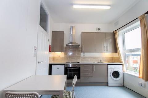 Studio to rent, Nower Hill, Pinner, Middlesex