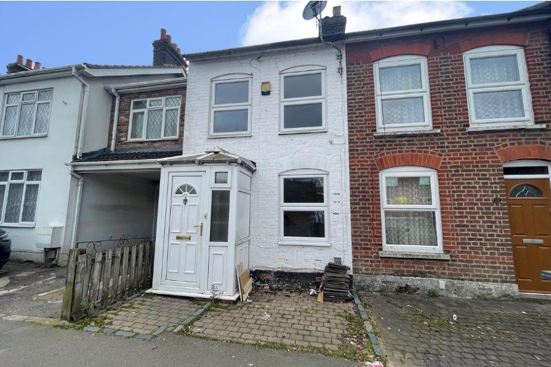 Putteridge Road, Luton 3 bed terraced house £1,150 pcm (£265 pw)