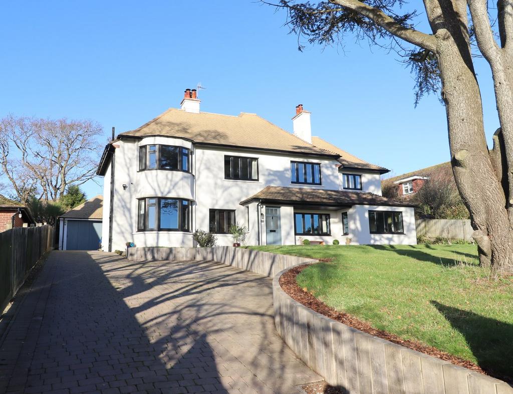 Collington Grove, BexhillonSea, TN39 5 bed detached house for sale
