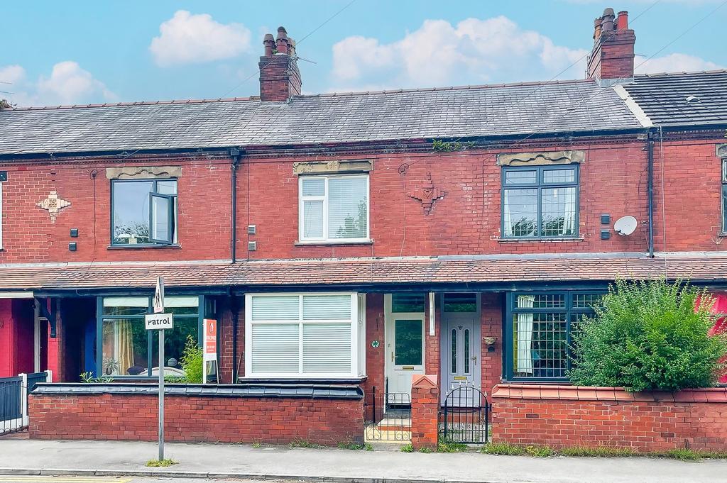 Moss Vale Road, Urmston, Manchester, M41 3 bed terraced house £1,100