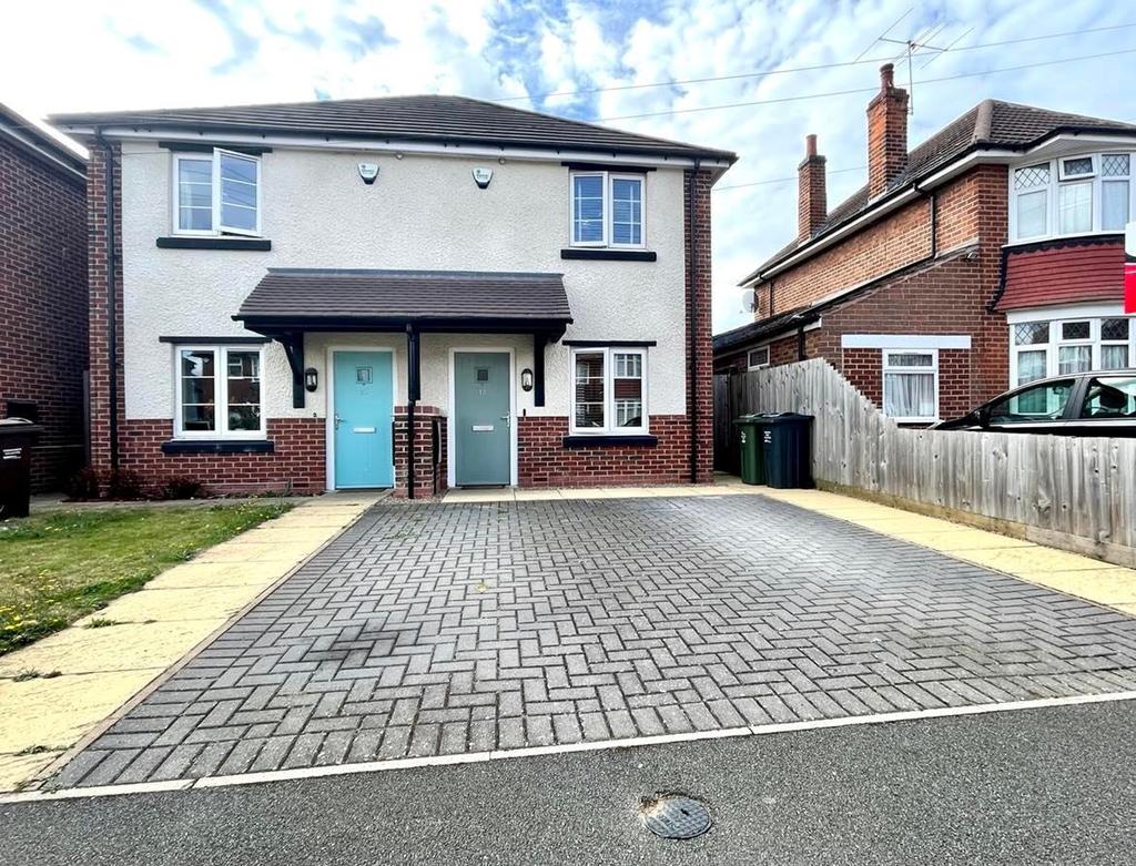 Hollytree Avenue, Birstall, Leicester, LE4 2 bed semidetached house