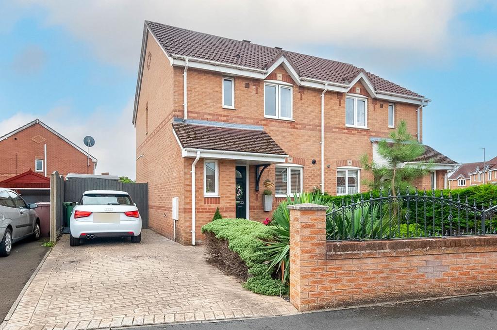 Quayle Close, Haydock, St Helens, WA11 3 bed semidetached house for sale £200,000