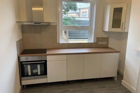 1 bedroom apartment to rent, Studio flat in Southampton