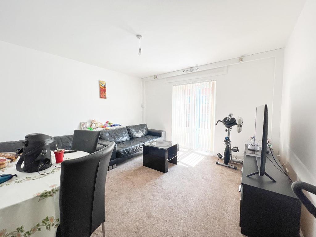 Badgers Walk, Brislington, Bristol, BS4 2 bed flat £200,000