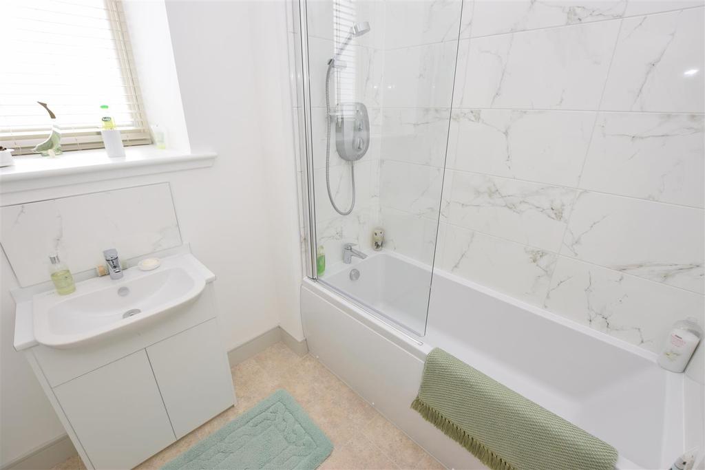 Bathroom 1.jpg