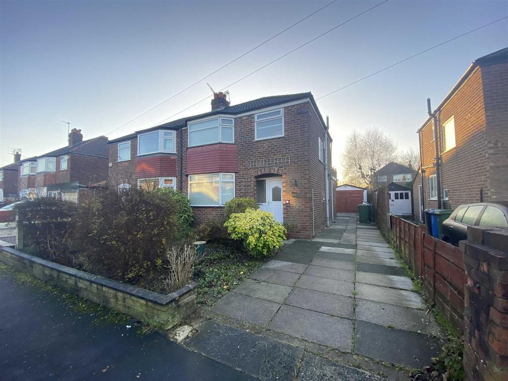 Newlyn Drive, Sale 3 bed semidetached house £1,395 pcm (£322 pw)