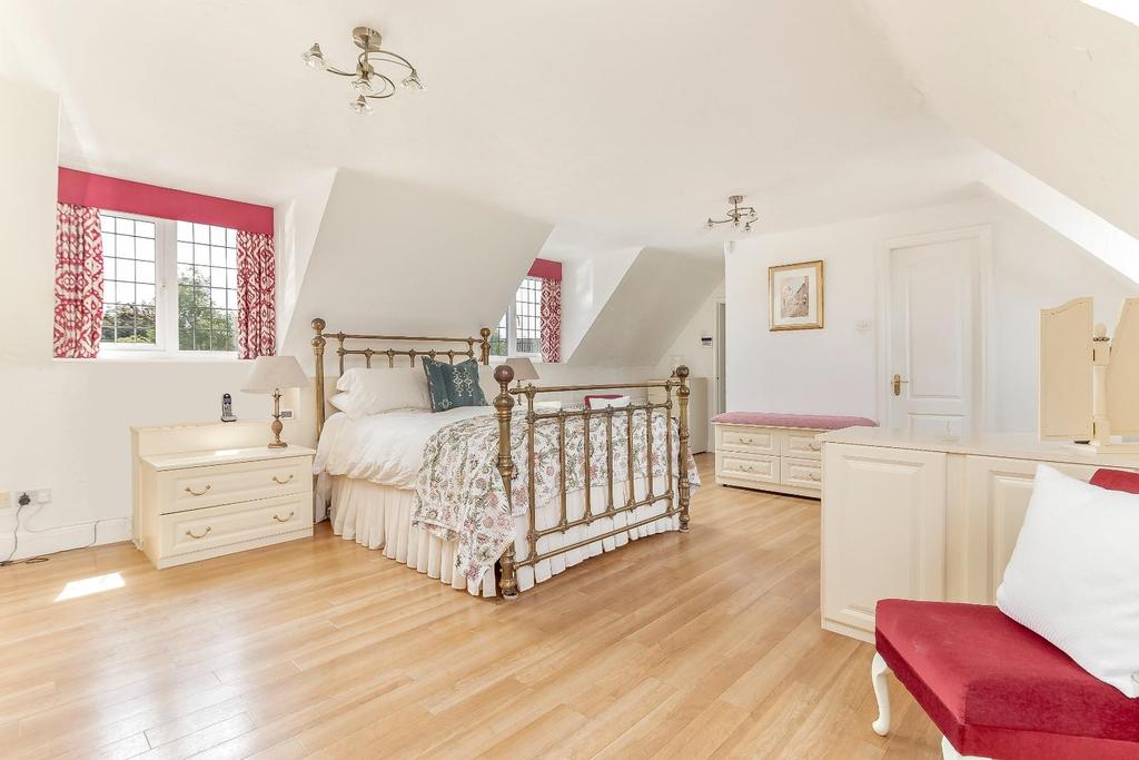 Master Bedroom - B-Edit.jpg