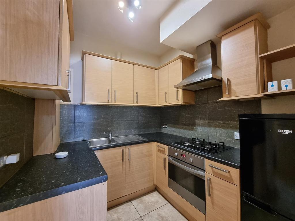 Crescent Road, East 1 bed flat £1,250 pcm (£288 pw)