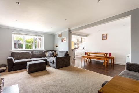 14 Downsview, Small Dole, Henfield, BN5 9YB