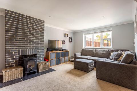 14 Downsview, Small Dole, Henfield, BN5 9YB
