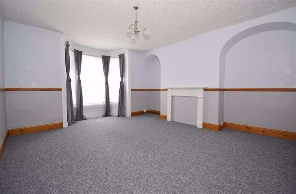Julian Street, South Shields 3 bed flat £495 pcm (£114 pw)