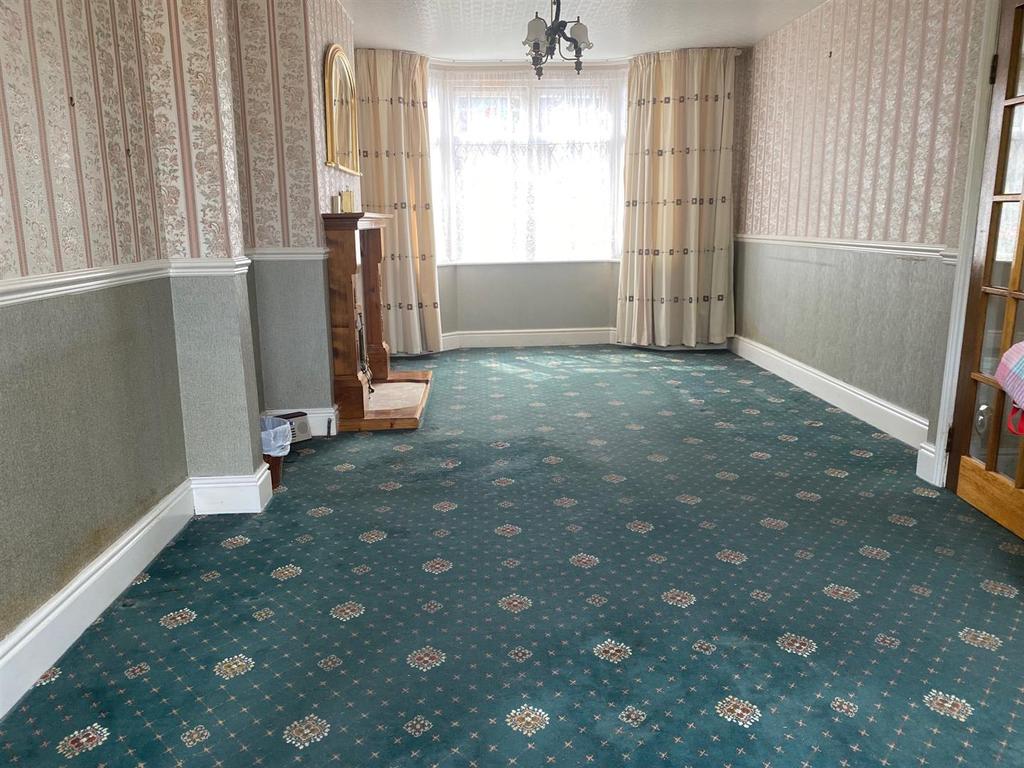 Wycliffe Road West, Wyken, Coventry 3 bed end of terrace house £185,000