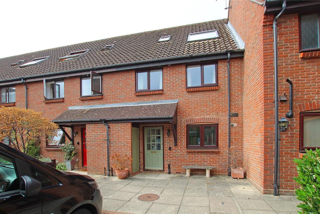 Walk, Chichester 3 bed terraced house £425,000