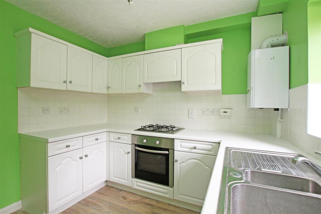 Walk, Chichester 3 bed terraced house £425,000