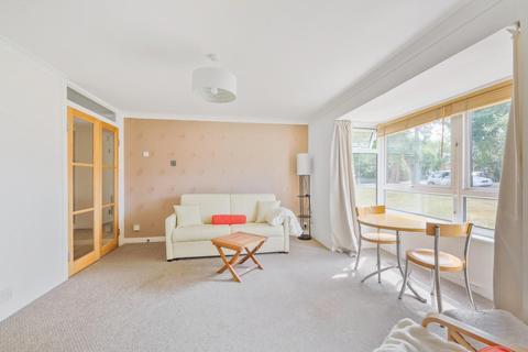 2 bedroom flat for sale - Carters Close, Worcester Park