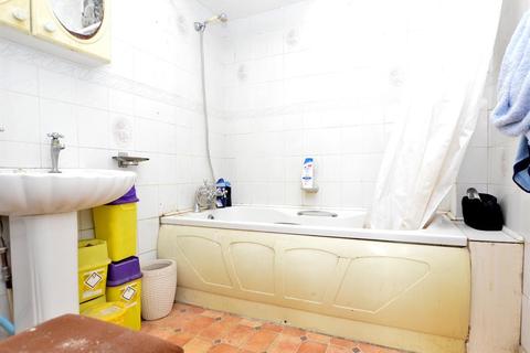 21 Gresham Road, London, E16 3DU