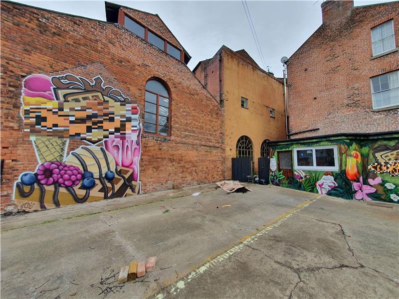 COMMERCIAL UNIT WITH RETAIL CONSENT*... Property £450 pcm (£104 pw)