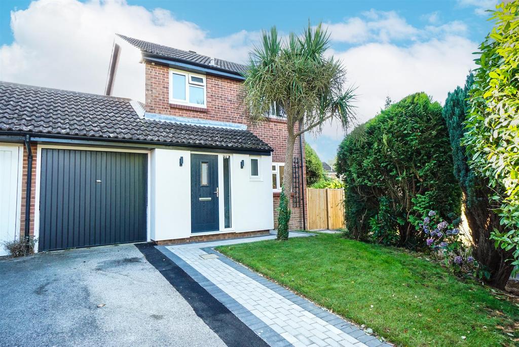 Burwash Close, Hastings 3 bed detached house £400,000