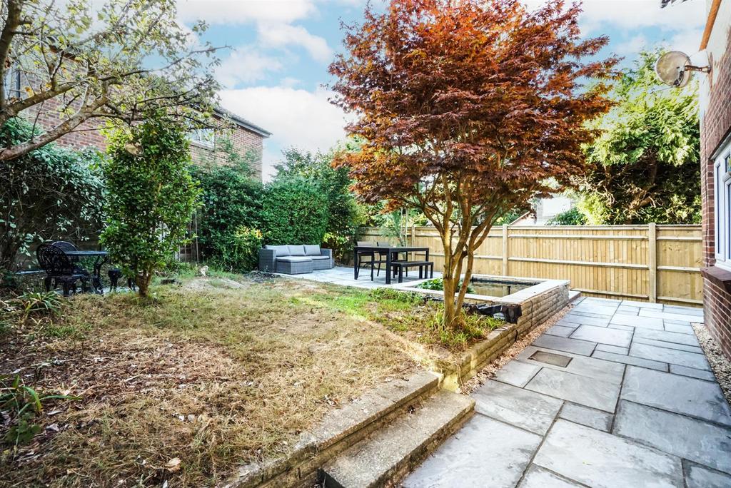 Burwash Close, Hastings 3 bed detached house £400,000