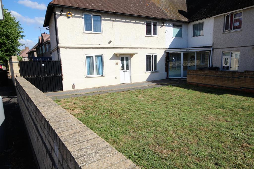 St. Chads Road, Tilbury 3 bed end of terrace house £1,500 pcm (£346 pw)