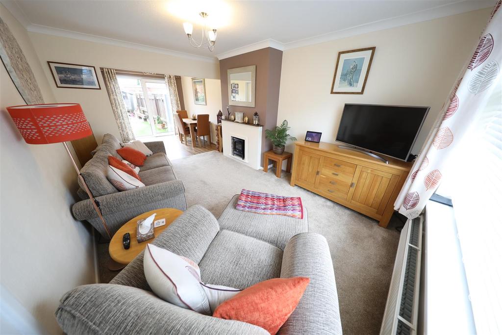 Wymersley Road, Hull 3 bed terraced house £160,000