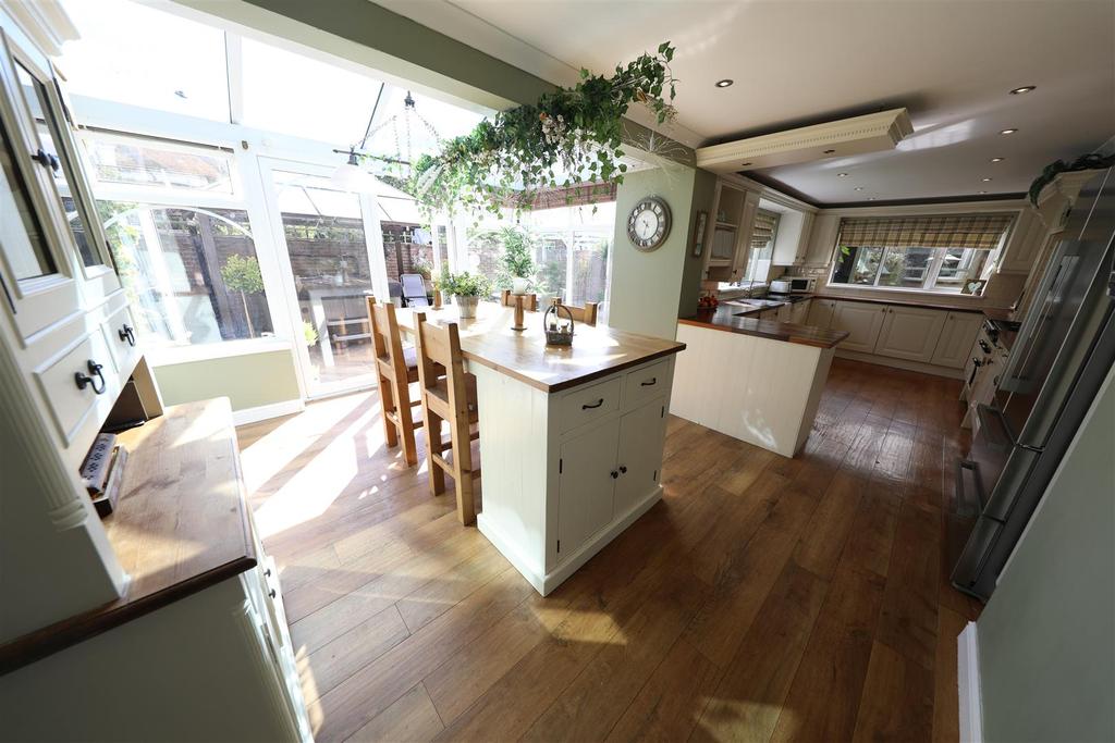 Loveridge Avenue, Hull 3 bed end of terrace house £250,000