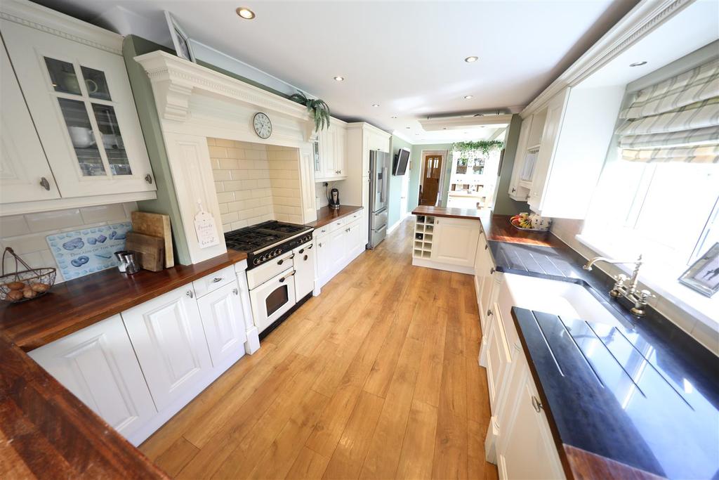 Loveridge Avenue, Hull 3 bed end of terrace house £250,000